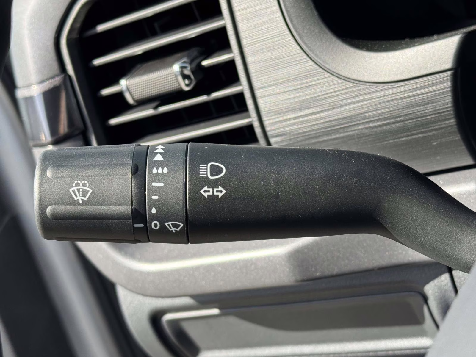 2025 Iconic Silver Metallic Ford F-150 XLT 4WD SuperCrew 5.5' Box 4X4 Truck