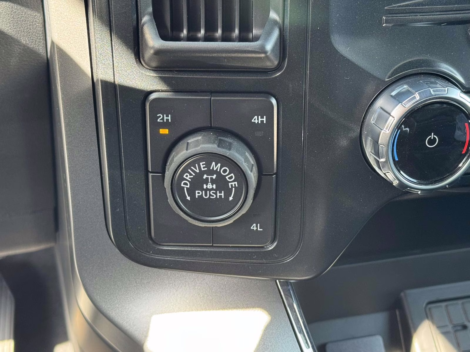 2025 Iconic Silver Metallic Ford F-150 XLT 4WD SuperCrew 5.5' Box 4X4 Truck