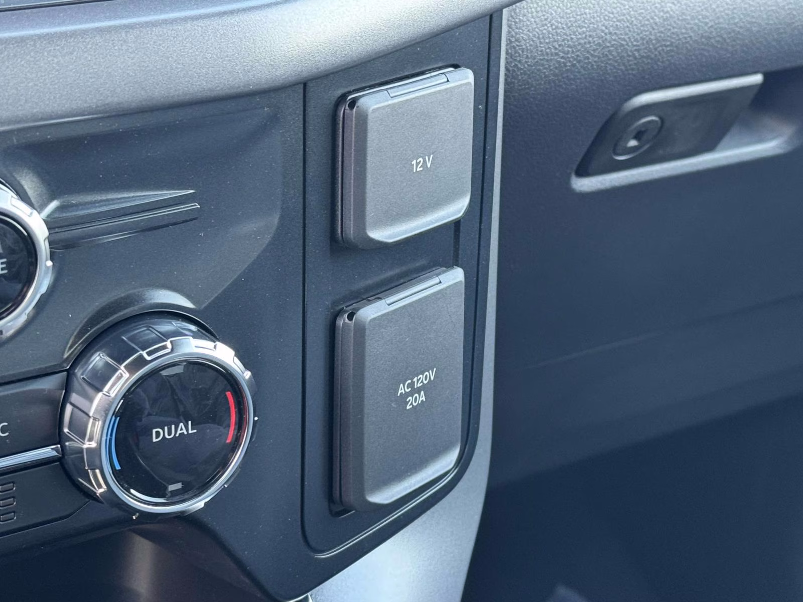 2025 Iconic Silver Metallic Ford F-150 XLT 4WD SuperCrew 5.5' Box 4X4 Truck