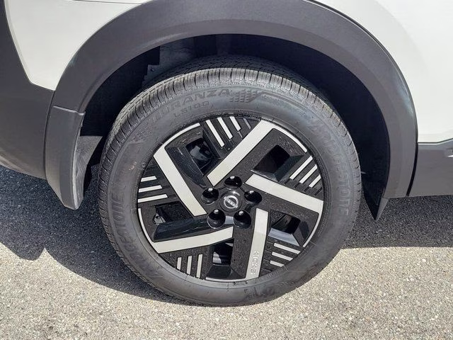 2026 Aspen White Tricoat Nissan Kicks SV FWD SUV