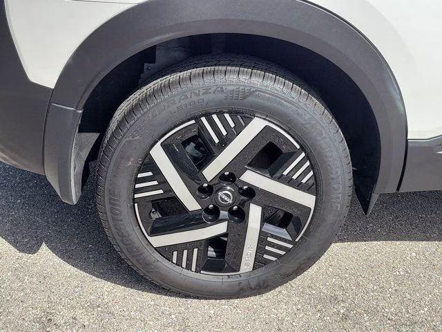 2026 Aspen White Tricoat Nissan Kicks SV FWD SUV