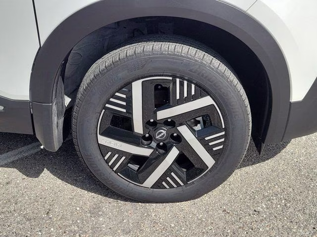 2026 Aspen White Tricoat Nissan Kicks SV FWD SUV