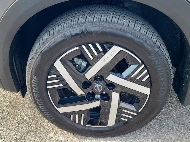 2026 Gun Metallic/Super Black Nissan Kicks SV FWD SUV