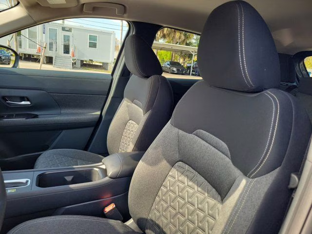 2026 Gun Metallic/Super Black Nissan Kicks SV FWD SUV