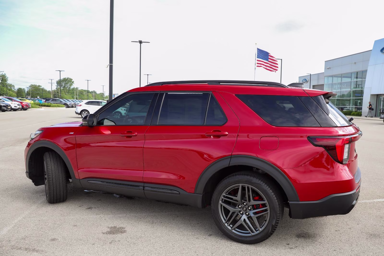 2025 Rapid Red Metallic Tinted Clearcoat Ford Explorer ST-Line 4X4 SUV