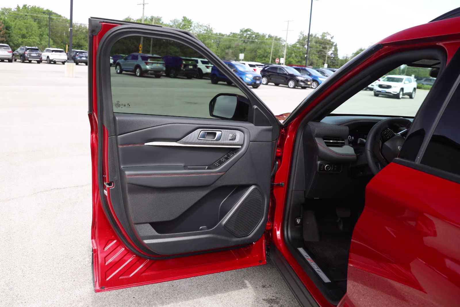 2025 Rapid Red Metallic Tinted Clearcoat Ford Explorer ST-Line 4X4 SUV