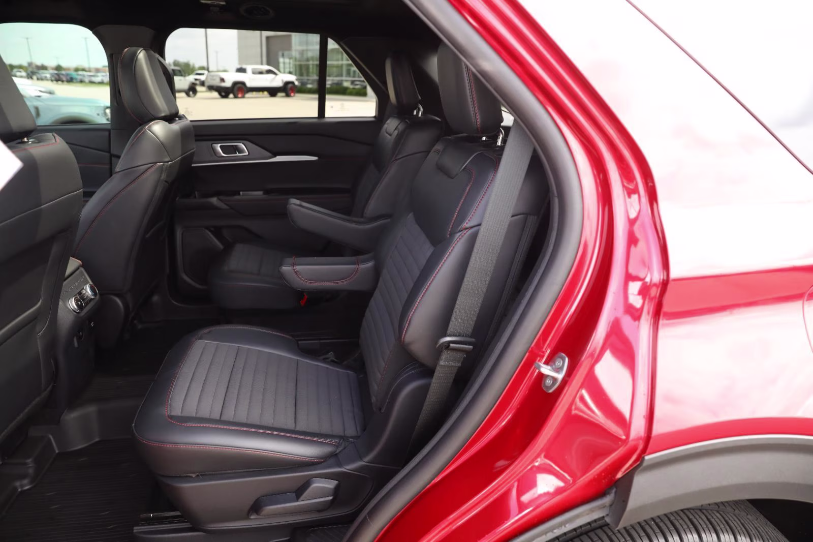 2025 Rapid Red Metallic Tinted Clearcoat Ford Explorer ST-Line 4X4 SUV