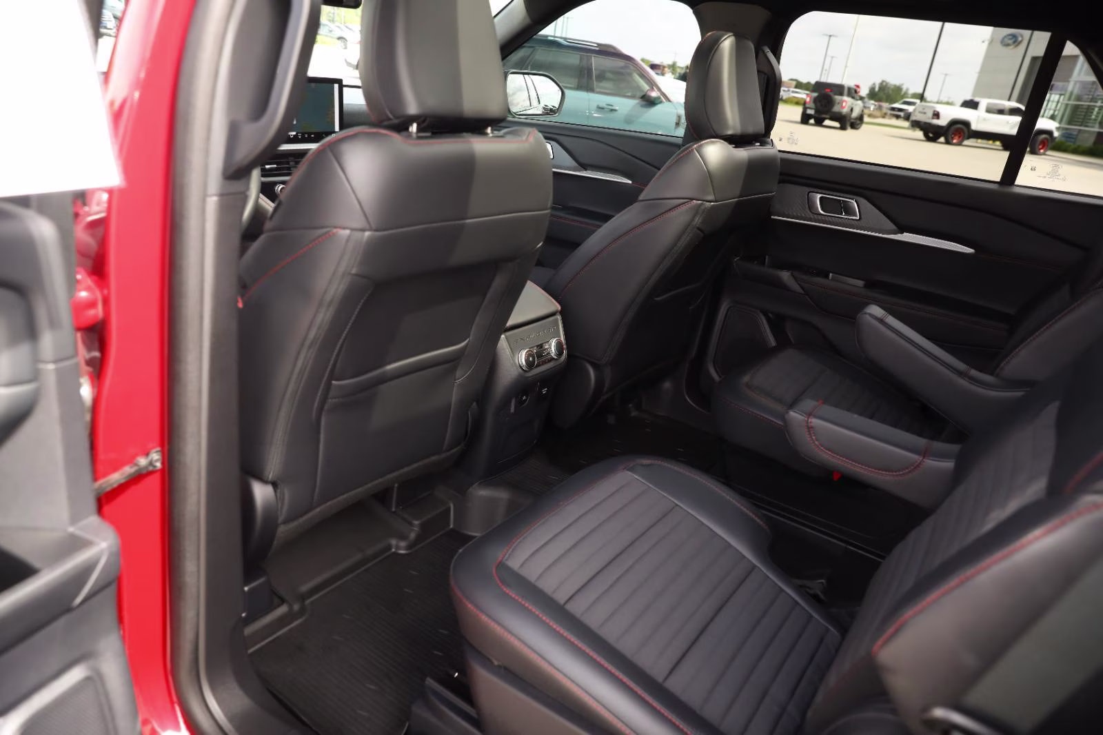 2025 Rapid Red Metallic Tinted Clearcoat Ford Explorer ST-Line 4X4 SUV