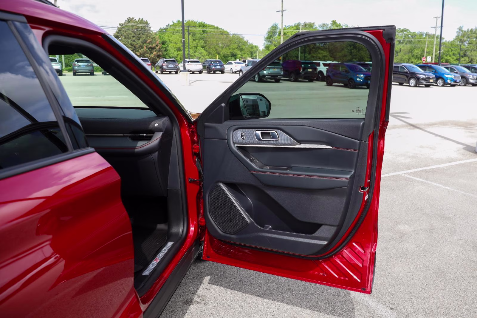 2025 Rapid Red Metallic Tinted Clearcoat Ford Explorer ST-Line 4X4 SUV