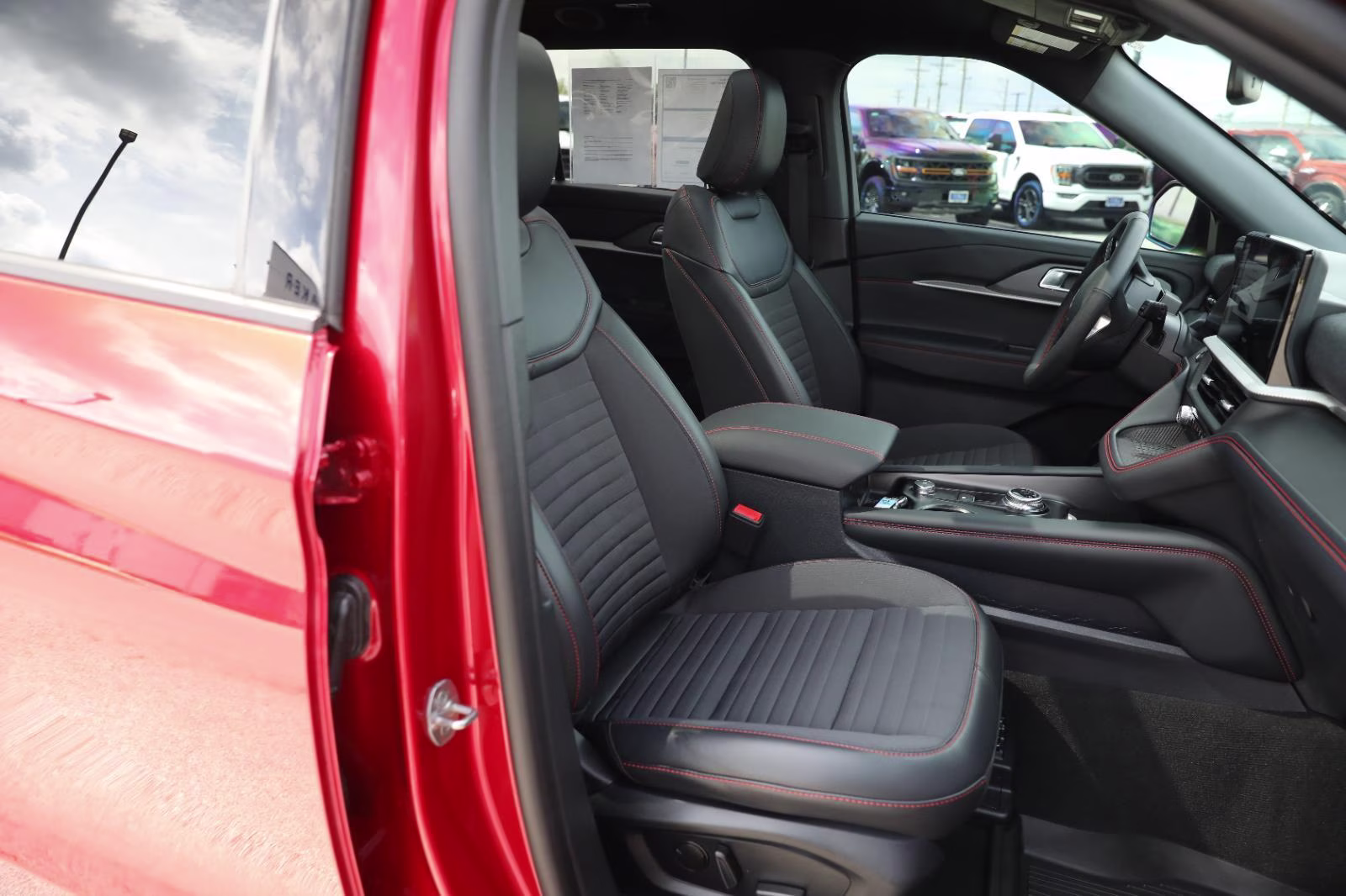 2025 Rapid Red Metallic Tinted Clearcoat Ford Explorer ST-Line 4X4 SUV