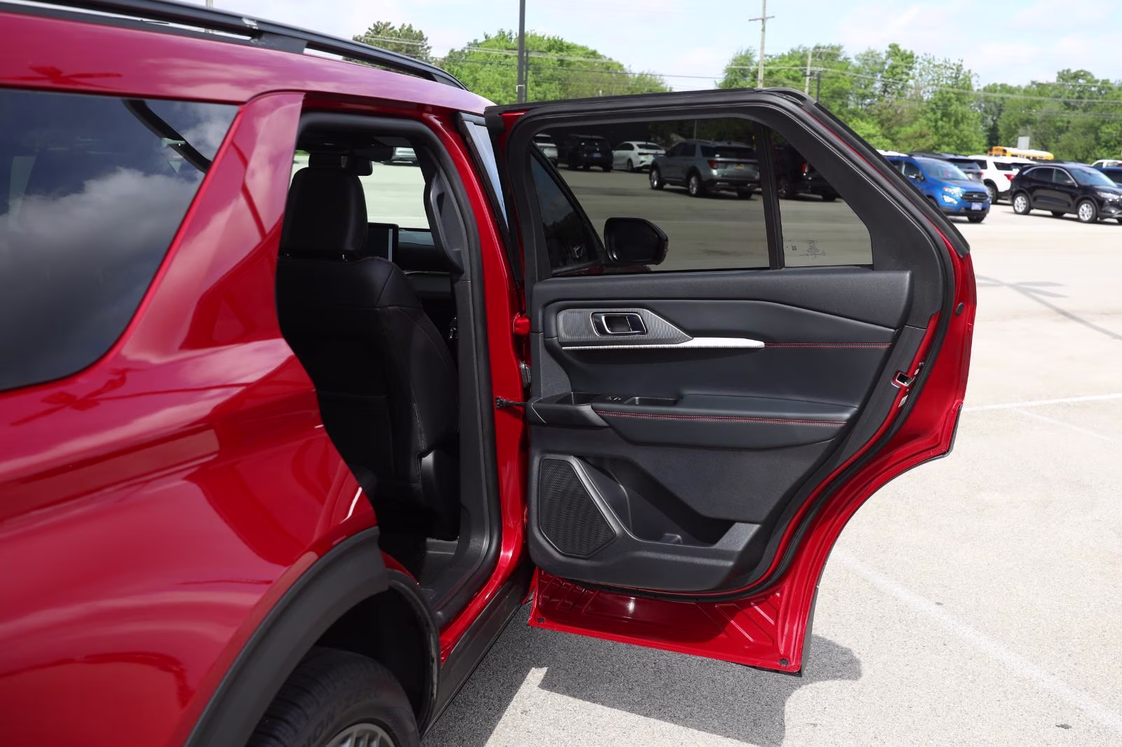 2025 Rapid Red Metallic Tinted Clearcoat Ford Explorer ST-Line 4X4 SUV