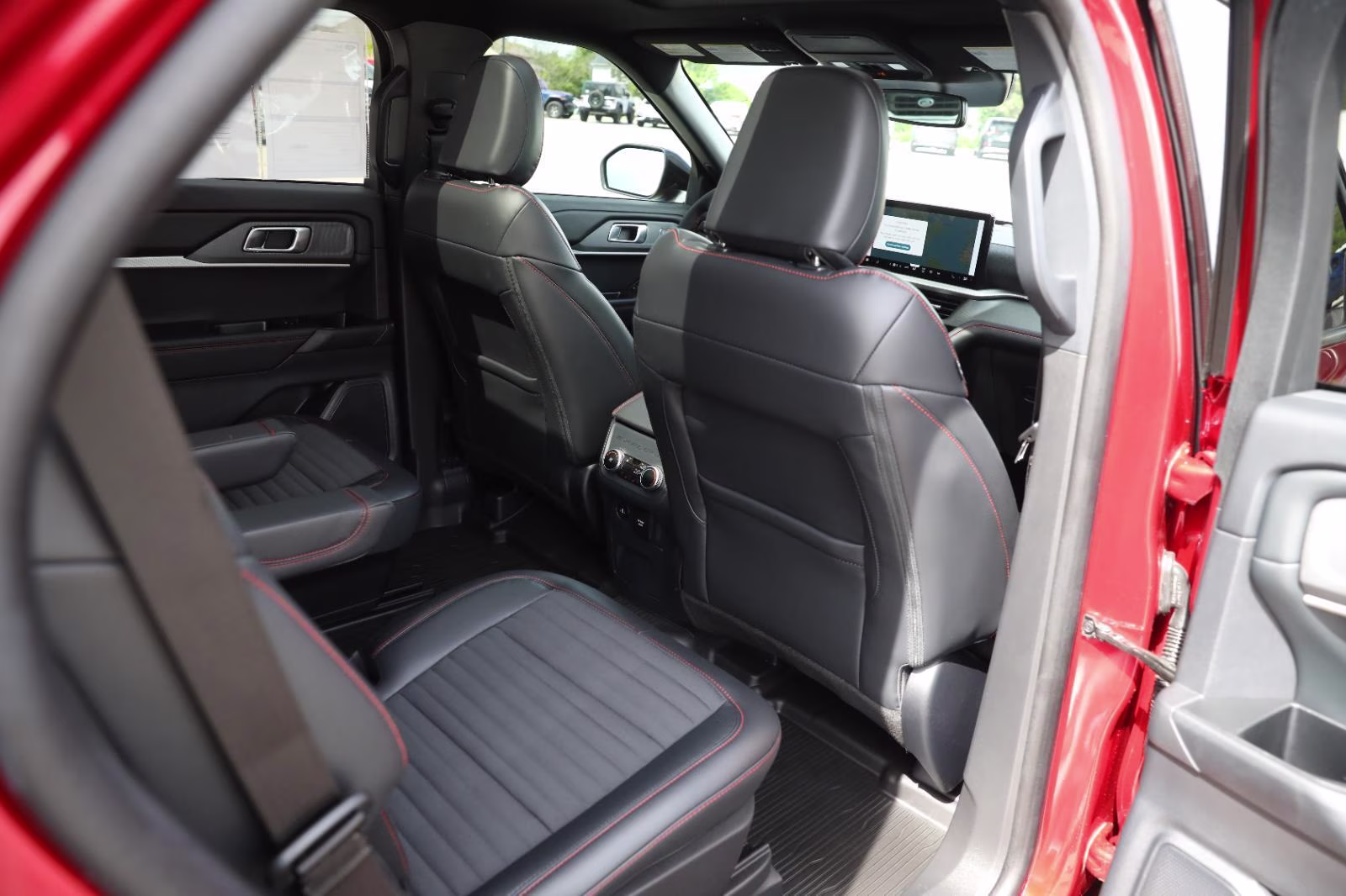 2025 Rapid Red Metallic Tinted Clearcoat Ford Explorer ST-Line 4X4 SUV