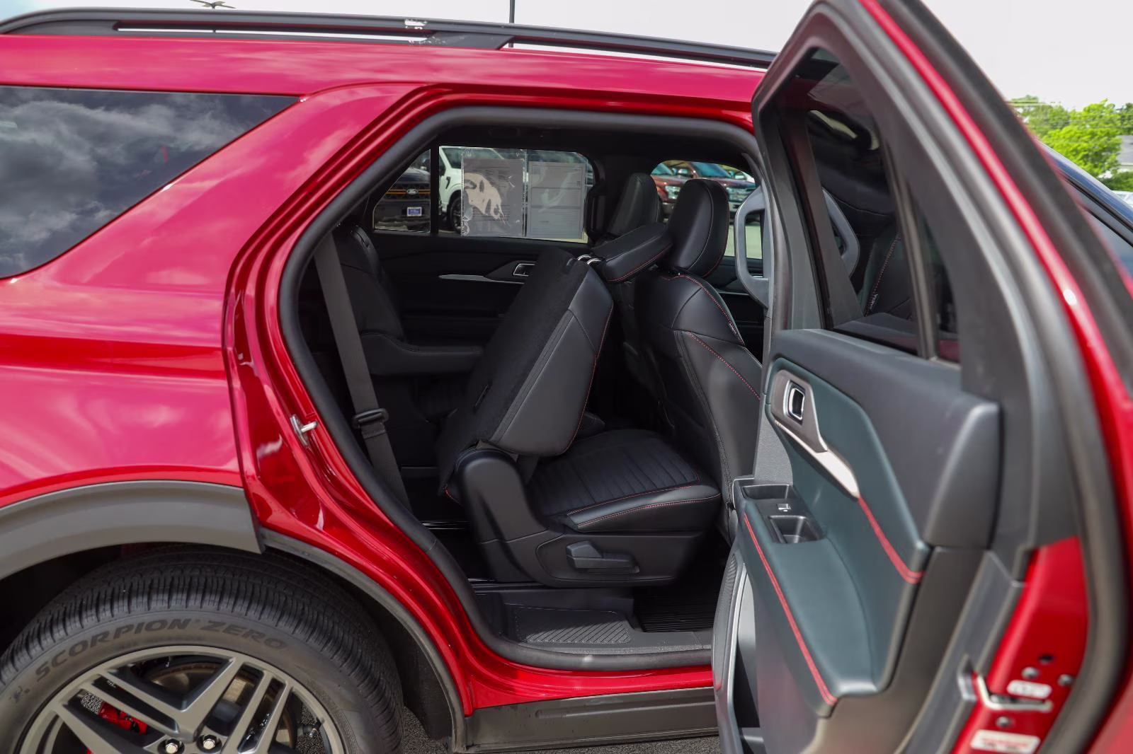 2025 Rapid Red Metallic Tinted Clearcoat Ford Explorer ST-Line 4X4 SUV