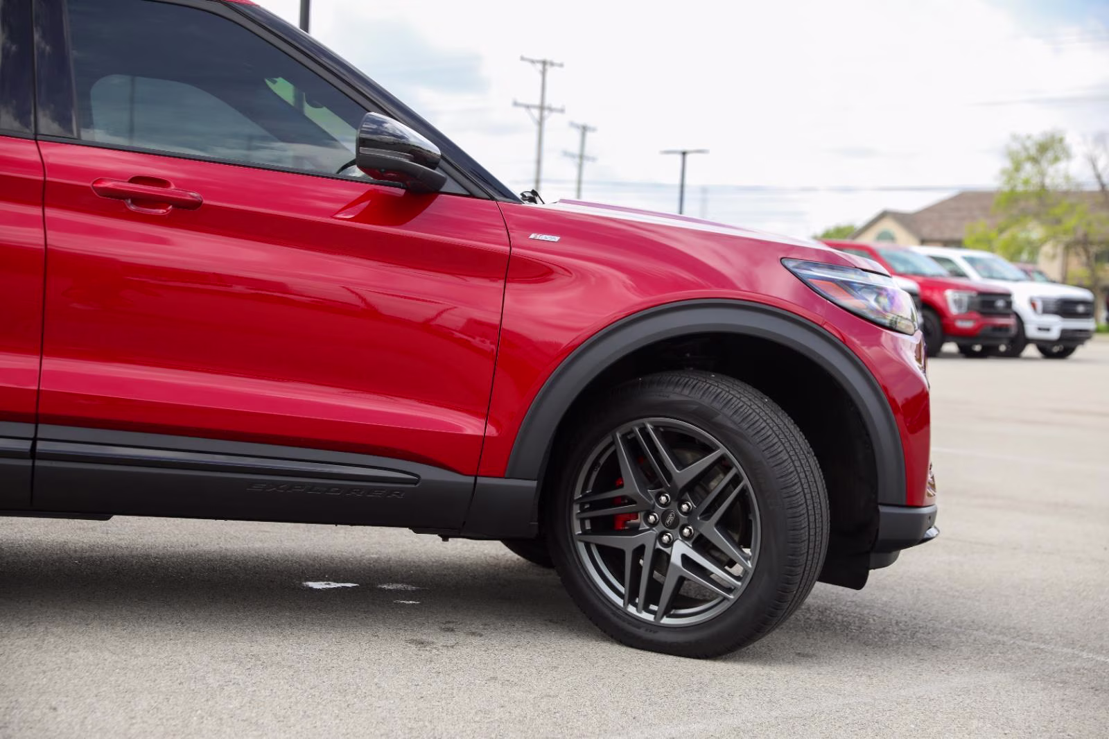 2025 Rapid Red Metallic Tinted Clearcoat Ford Explorer ST-Line 4X4 SUV