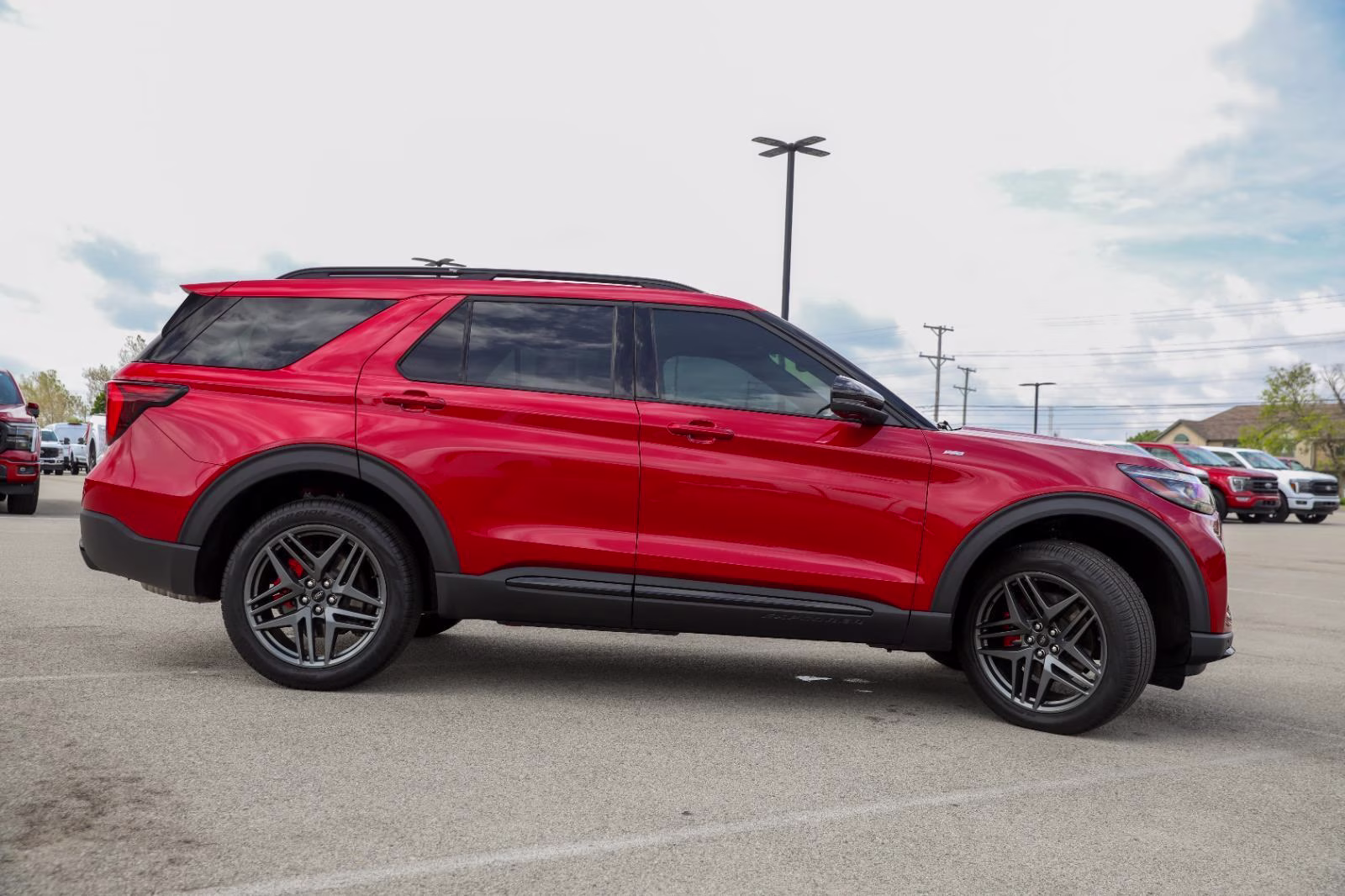 2025 Rapid Red Metallic Tinted Clearcoat Ford Explorer ST-Line 4X4 SUV