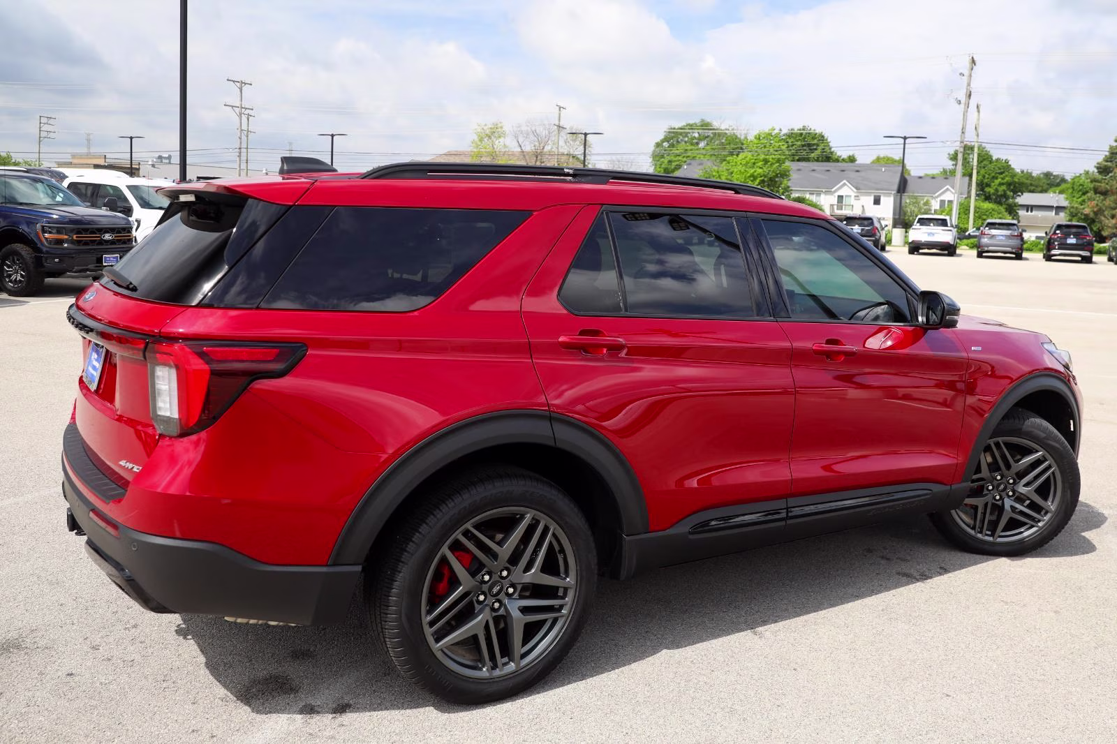 2025 Rapid Red Metallic Tinted Clearcoat Ford Explorer ST-Line 4X4 SUV