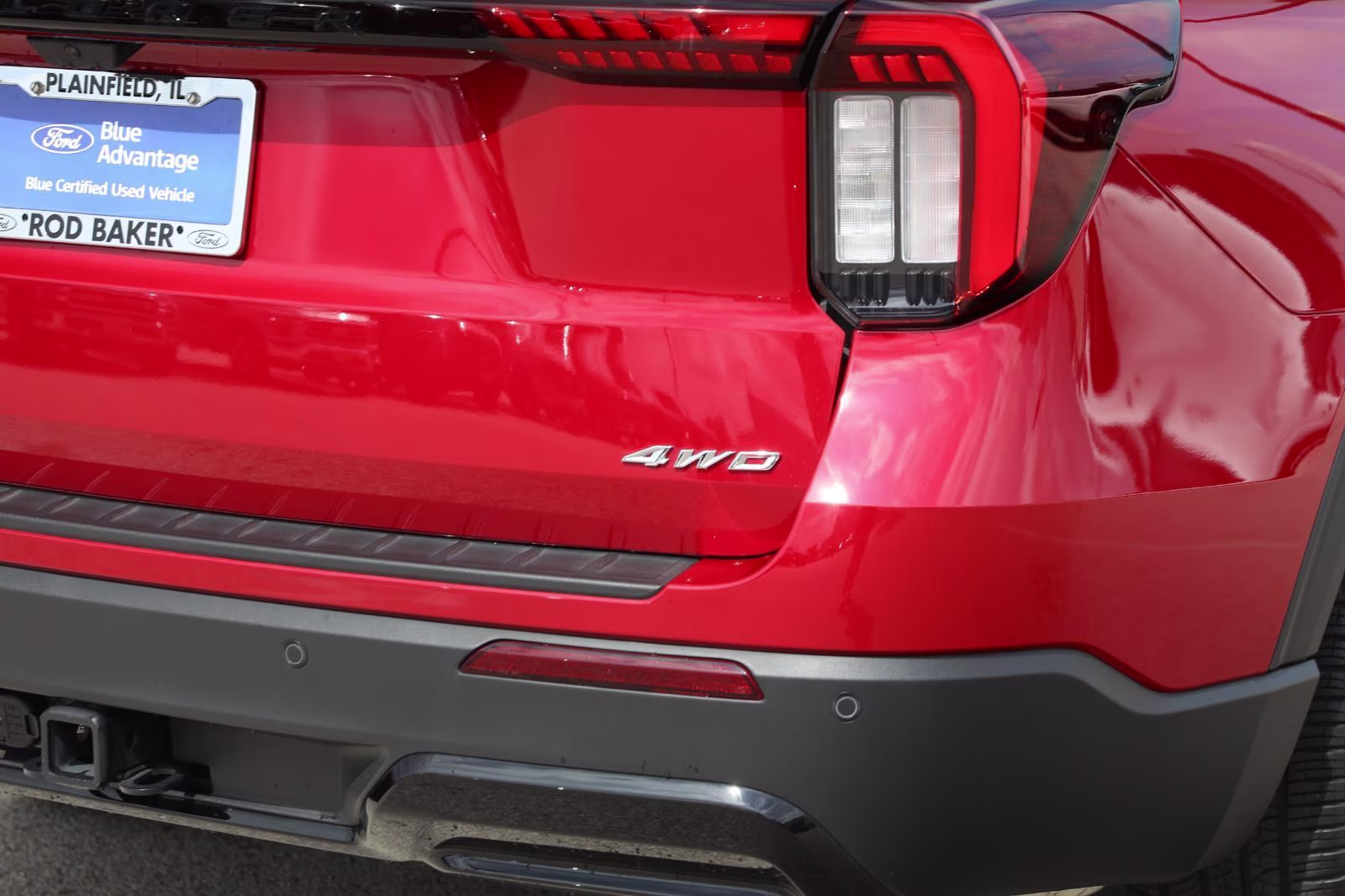 2025 Rapid Red Metallic Tinted Clearcoat Ford Explorer ST-Line 4X4 SUV