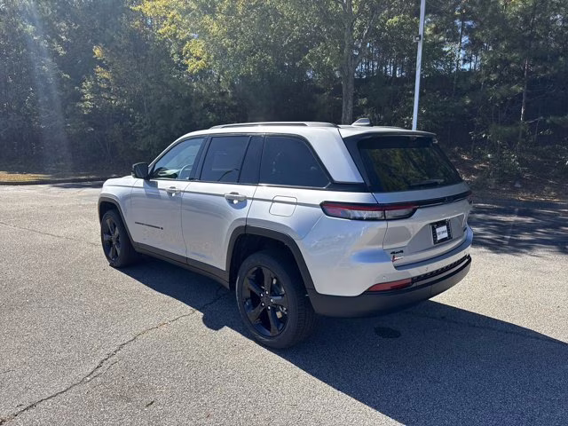 2025 Silver Zynith Jeep Grand Cherokee Limited 4X4 SUV