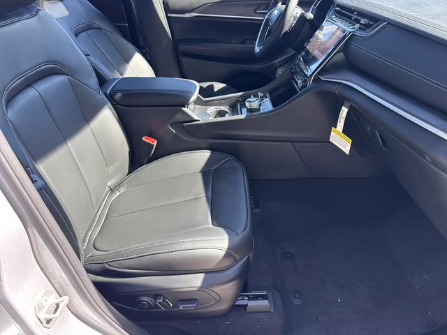 2025 Silver Zynith Jeep Grand Cherokee Limited 4X4 SUV