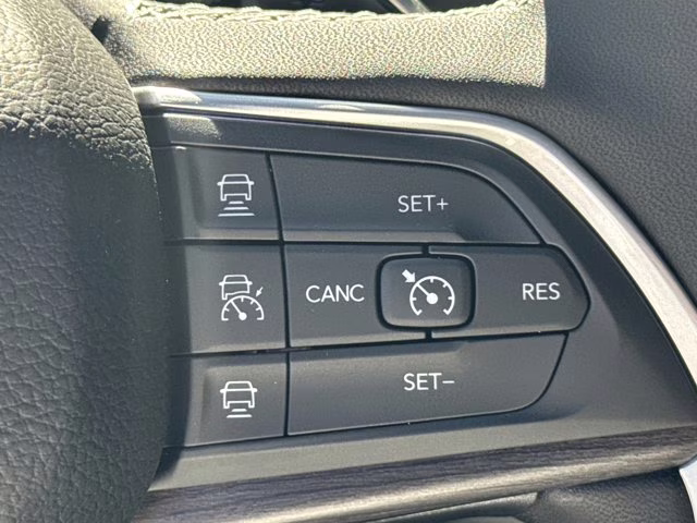 2025 Silver Zynith Jeep Grand Cherokee Limited 4X4 SUV