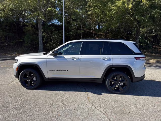 2025 Silver Zynith Jeep Grand Cherokee Limited 4X4 SUV