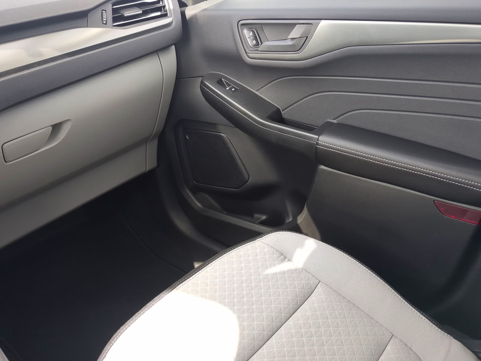 2026 Agate Black Metallic Ford Escape Active FWD SUV