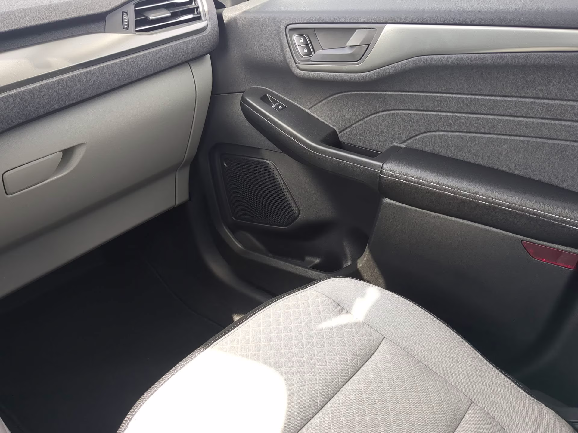 2026 Agate Black Metallic Ford Escape Active FWD SUV