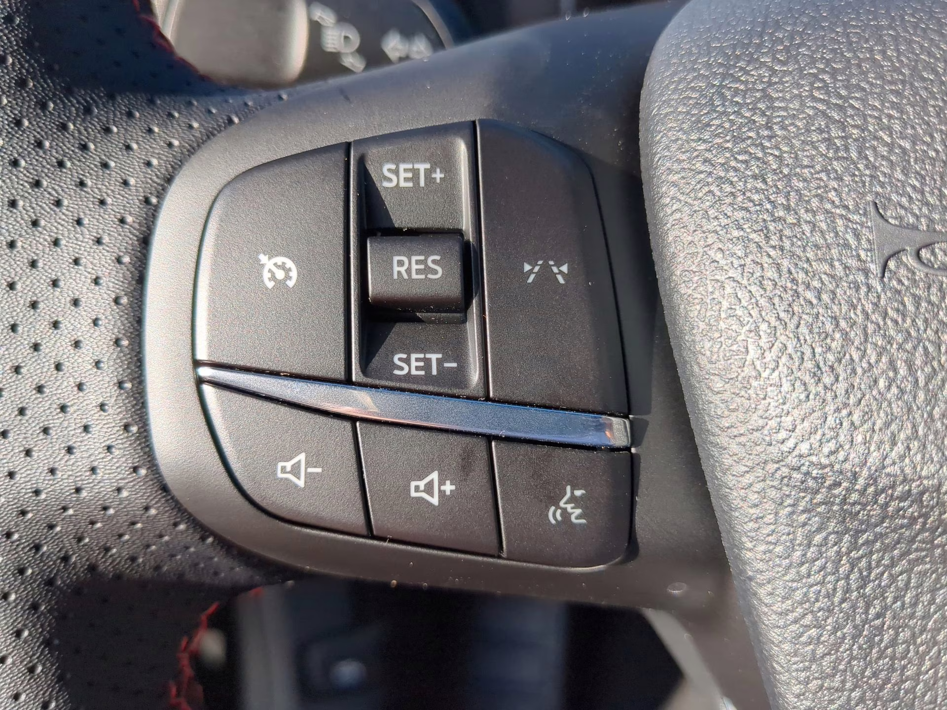 2026 Agate Black Metallic Ford Escape ST-Line FWD SUV