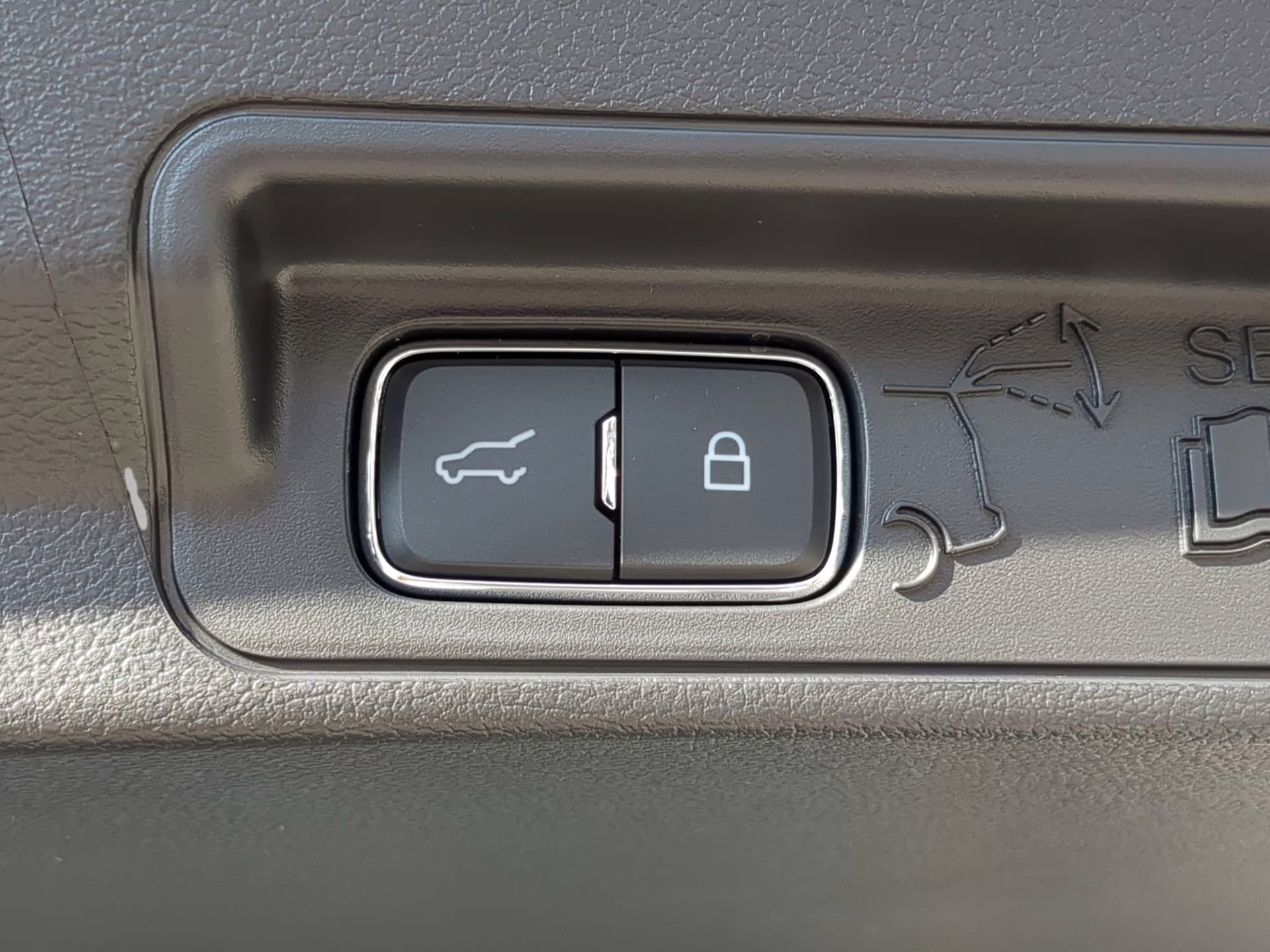 2026 Star White Metallic Tri-Coat Ford Explorer Active RWD SUV