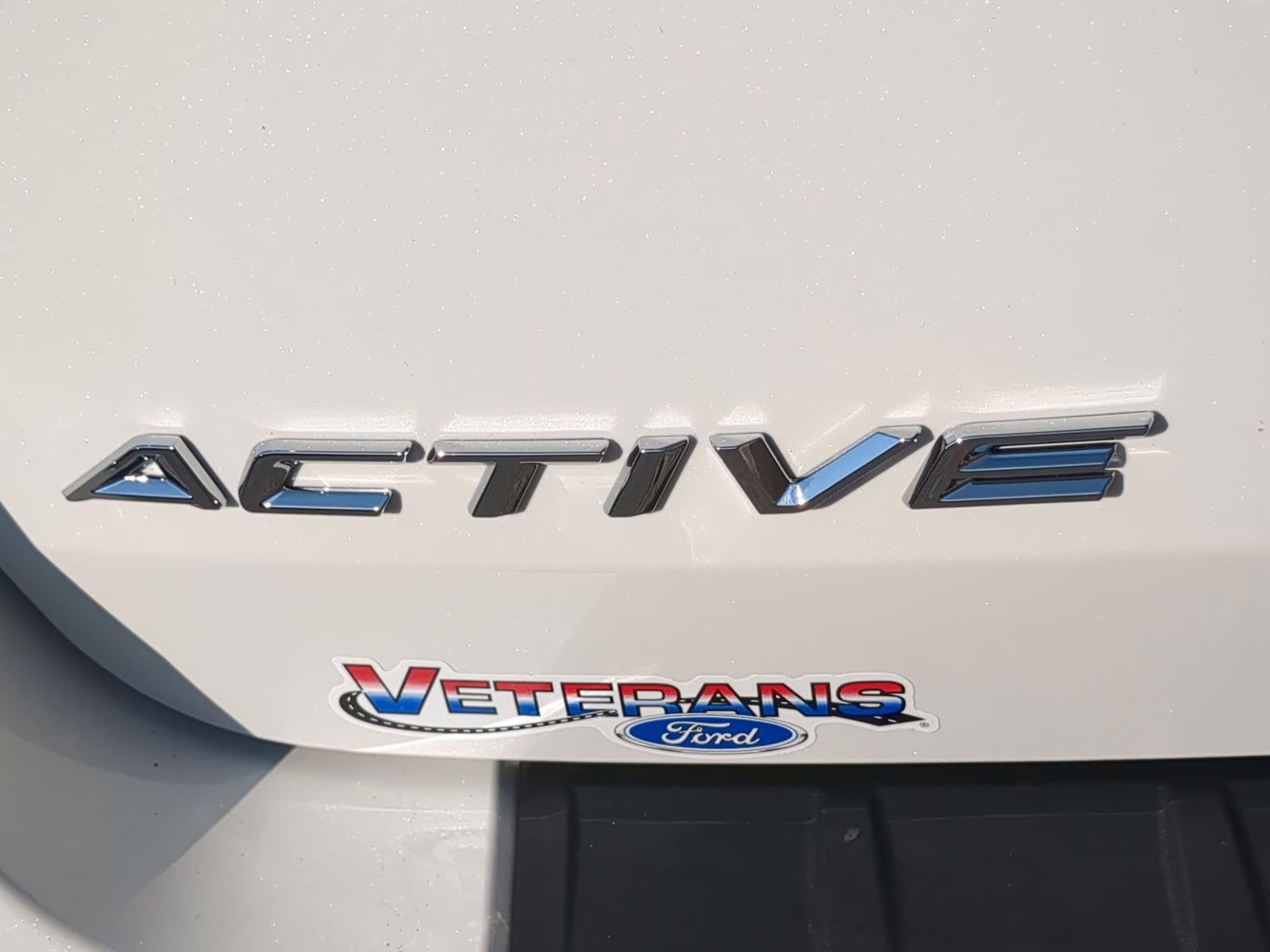 2026 Star White Metallic Tri-Coat Ford Explorer Active RWD SUV