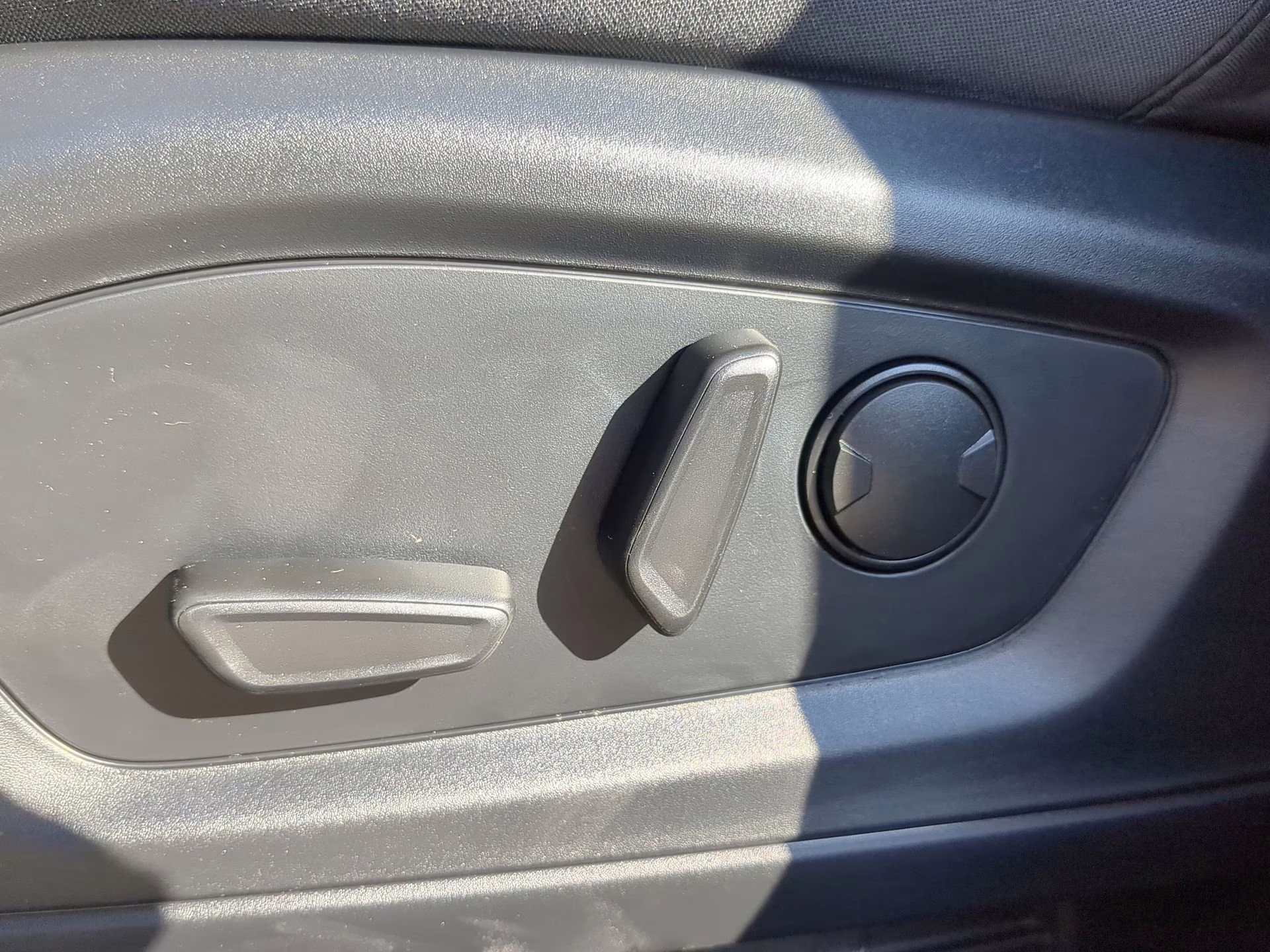 2026 Star White Metallic Tri-Coat Ford Explorer Active RWD SUV