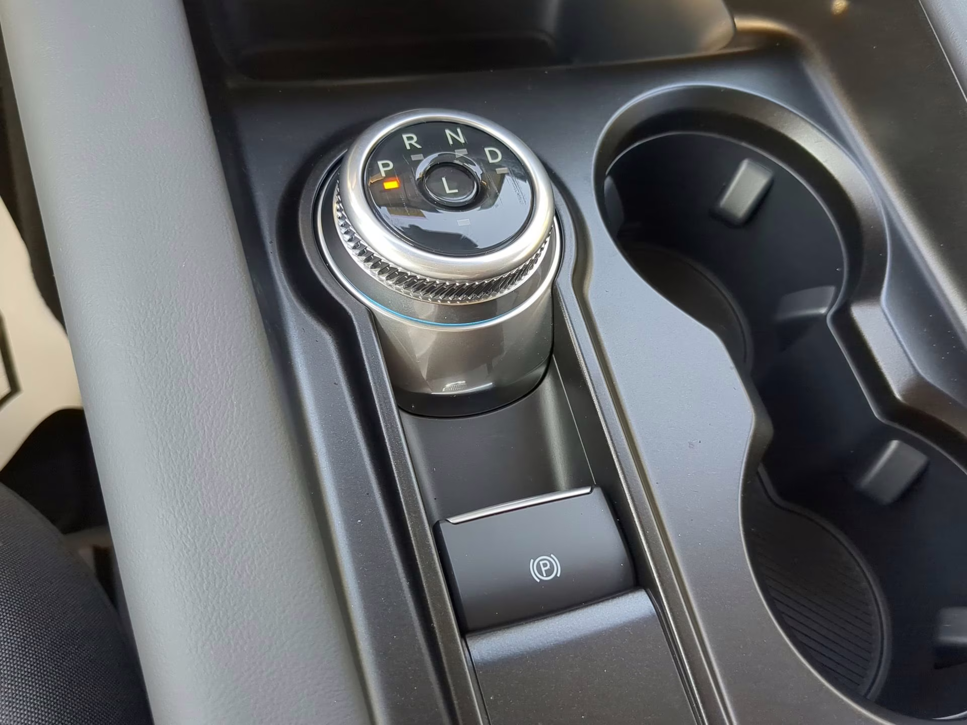 2026 Star White Metallic Tri-Coat Ford Explorer Active RWD SUV