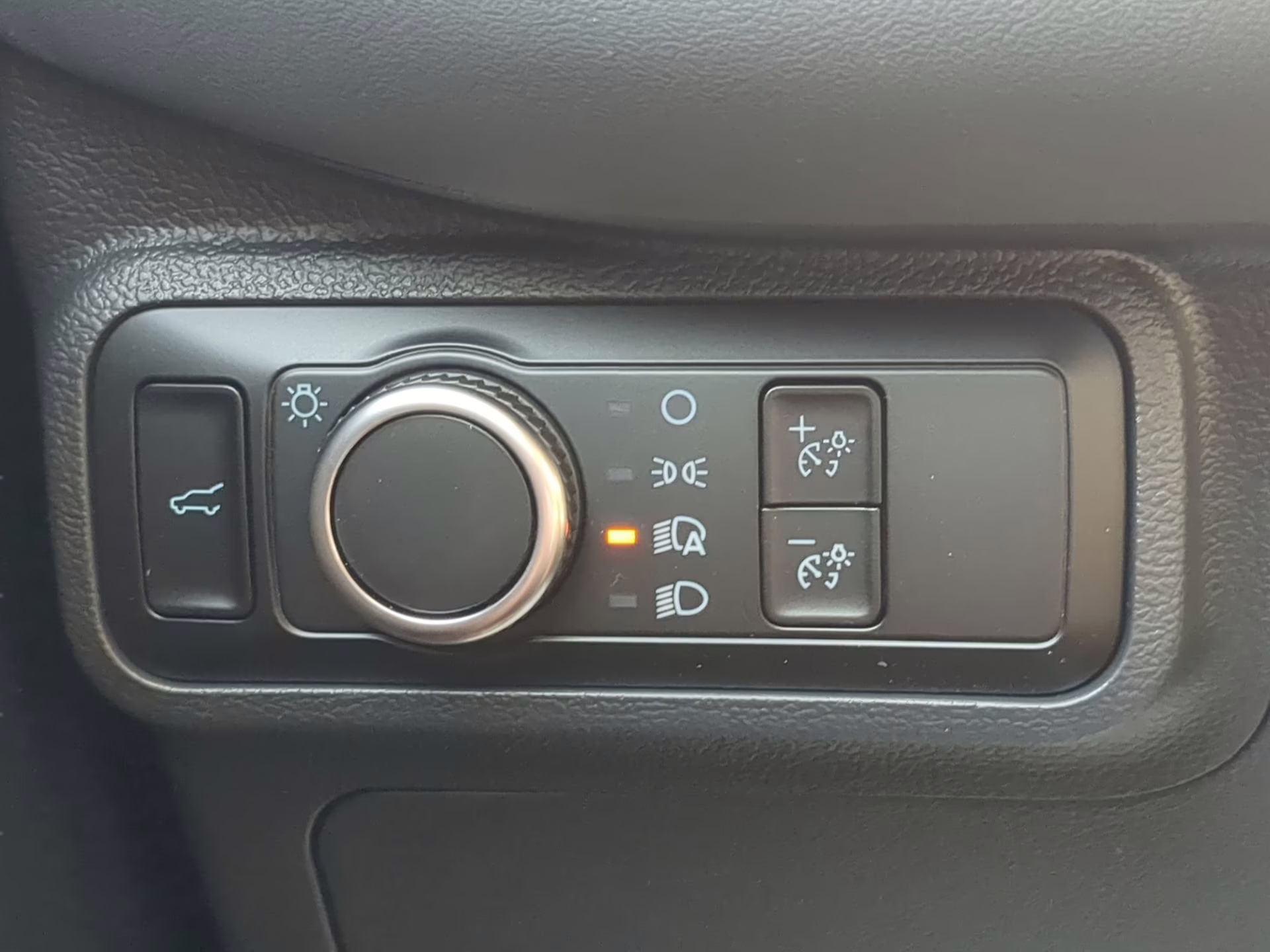 2026 Star White Metallic Tri-Coat Ford Explorer Active RWD SUV