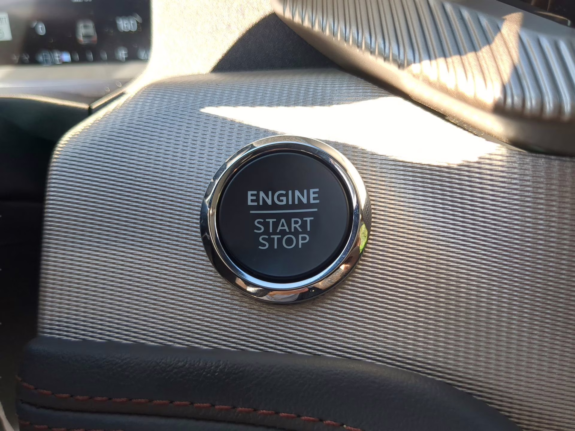 2026 Star White Metallic Tri-Coat Ford Explorer Active RWD SUV