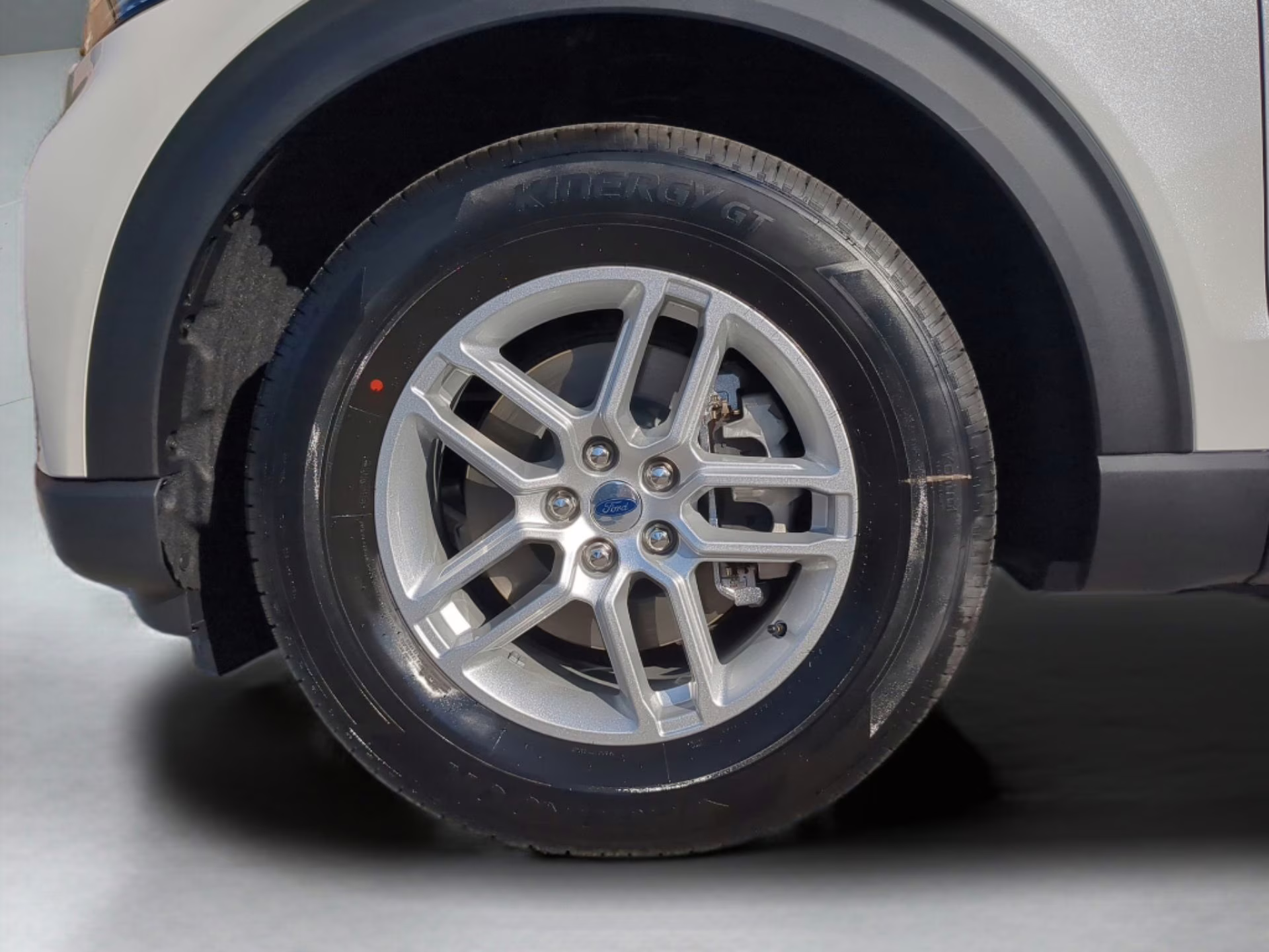 2026 Star White Metallic Tri-Coat Ford Explorer Active RWD SUV