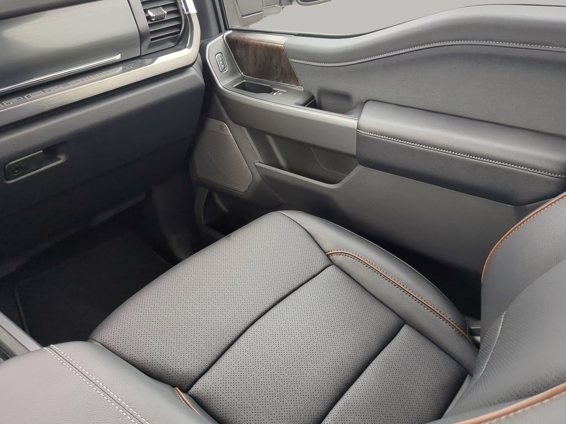 2026 Agate Black Metallic Ford Super Duty F-250 SRW LARIAT Crew Cab Pickup 4X4 Truck