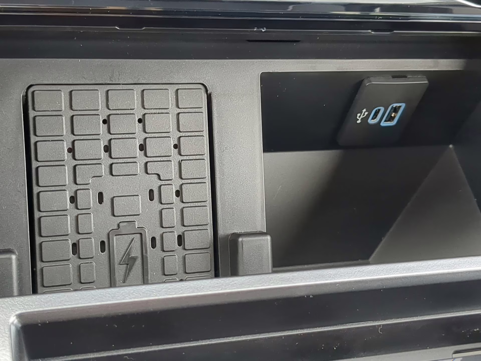 2026 Agate Black Metallic Ford Super Duty F-250 SRW LARIAT Crew Cab Pickup 4X4 Truck