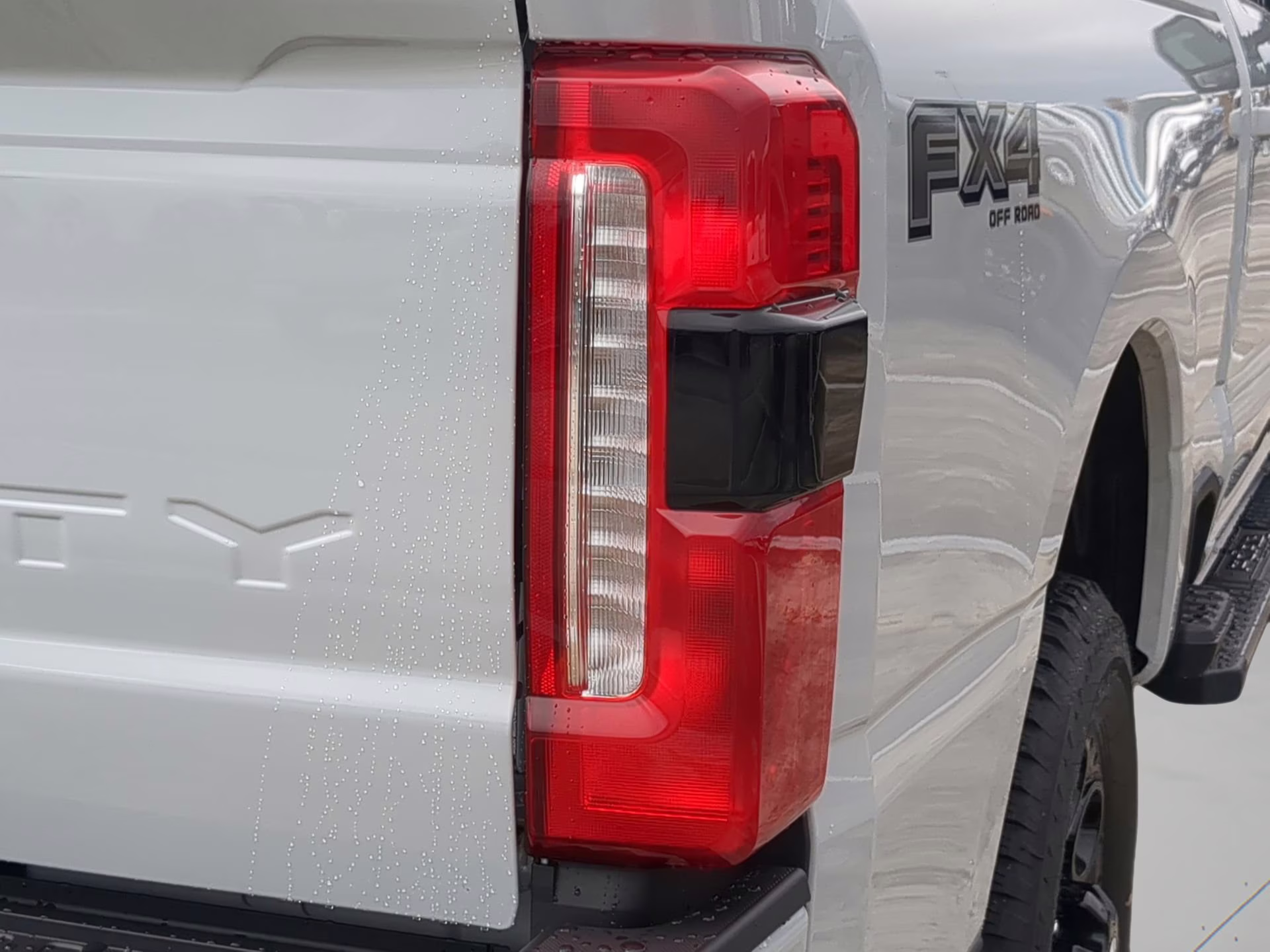 2026 Avalanche Ford Super Duty F-350 SRW LARIAT Crew Cab Pickup 4X4 Truck