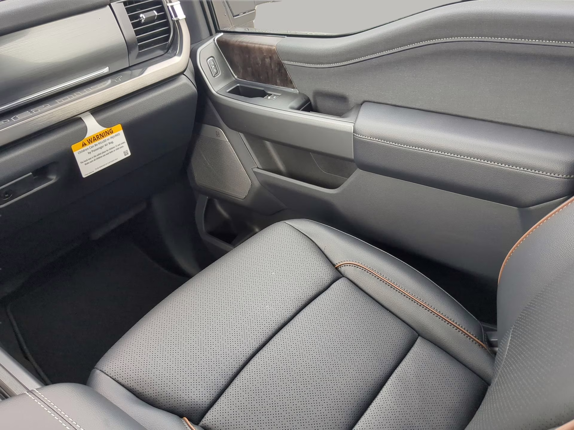 2026 Avalanche Ford Super Duty F-350 SRW LARIAT Crew Cab Pickup 4X4 Truck