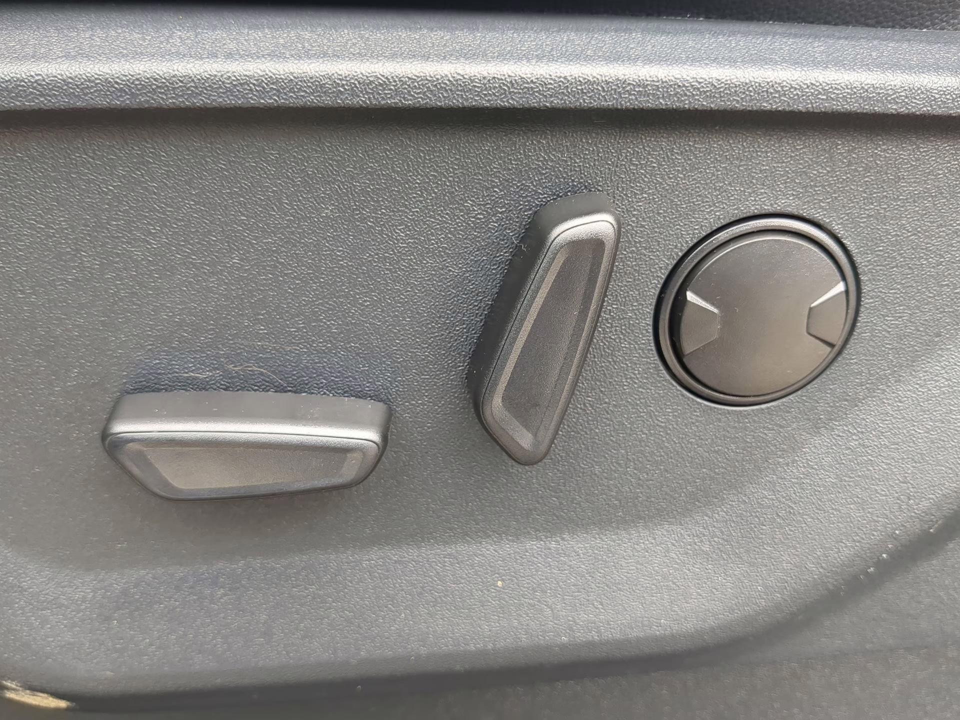 2026 Avalanche Ford Super Duty F-350 SRW LARIAT Crew Cab Pickup 4X4 Truck