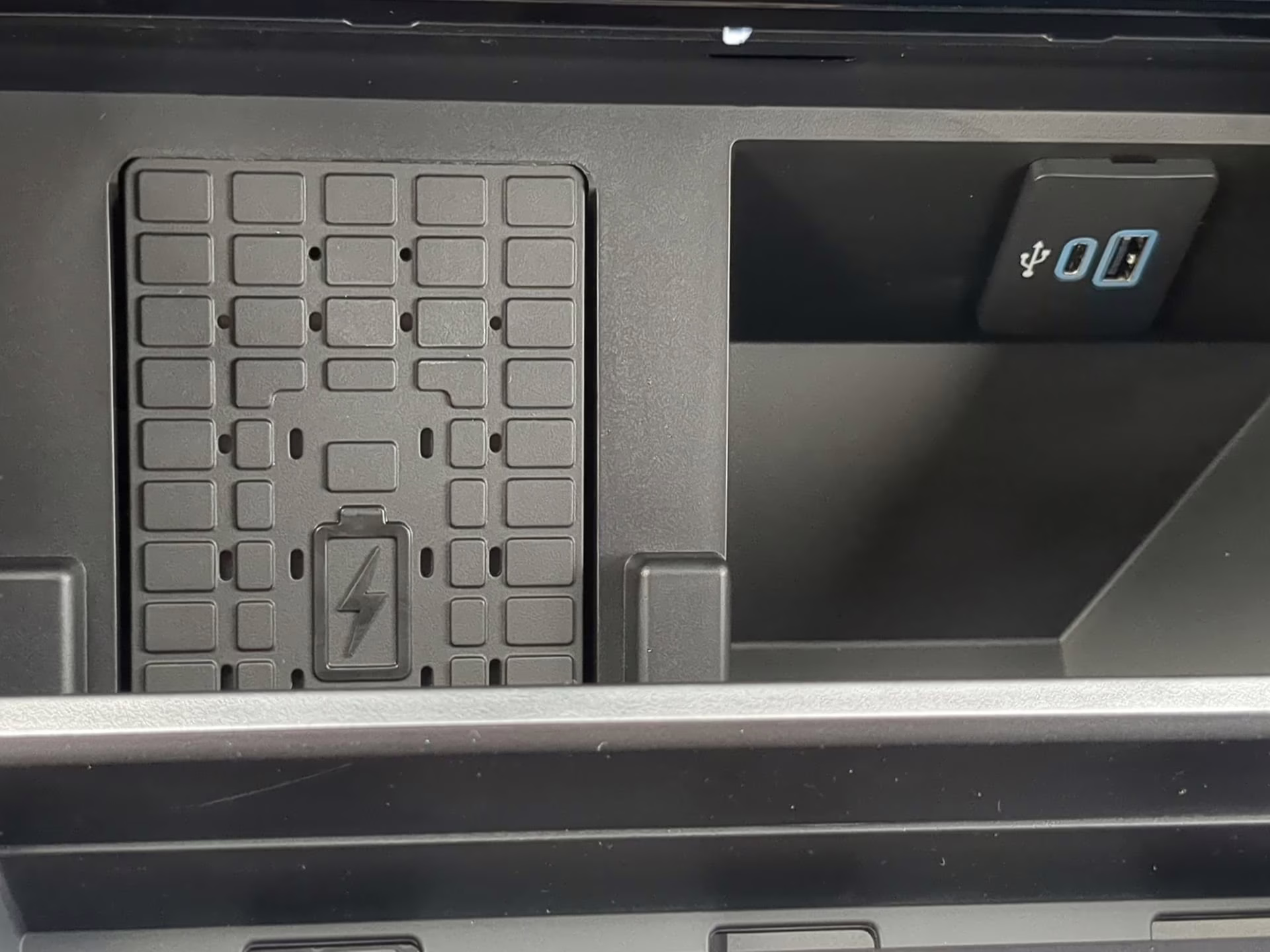 2026 Avalanche Ford Super Duty F-350 SRW LARIAT Crew Cab Pickup 4X4 Truck