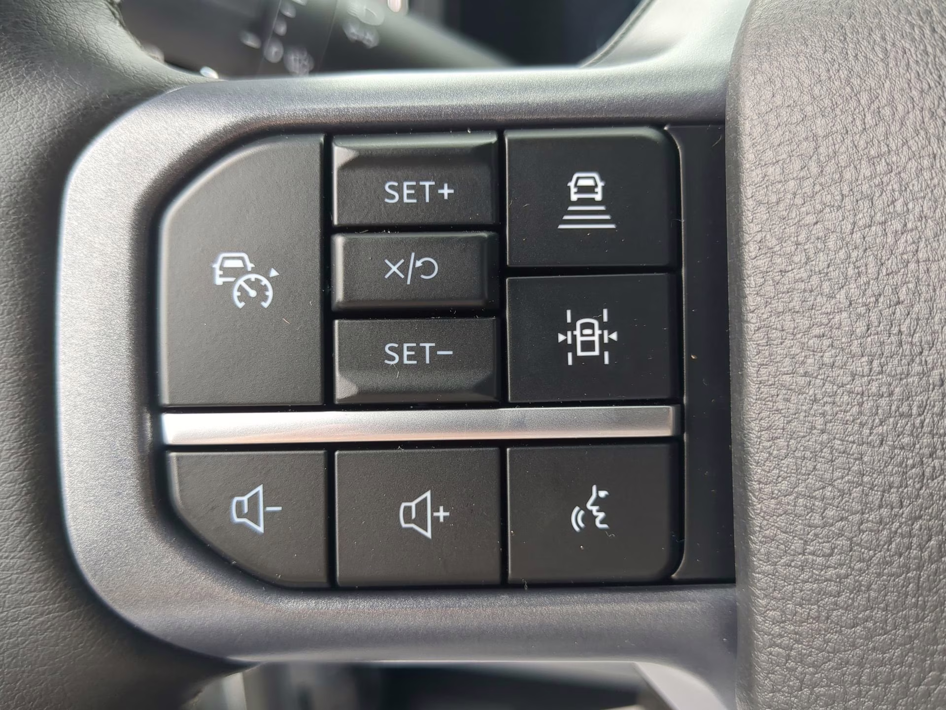 2026 Avalanche Ford Super Duty F-350 SRW LARIAT Crew Cab Pickup 4X4 Truck