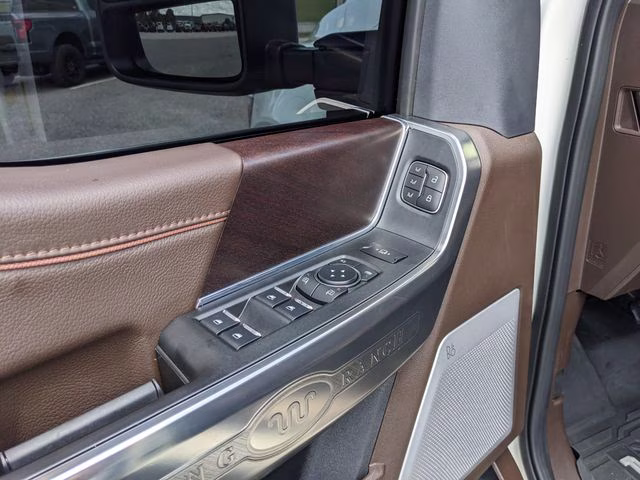 2025 Star White Metallic Tri-Coat Ford F-150 King Ranch 4X4 Truck
