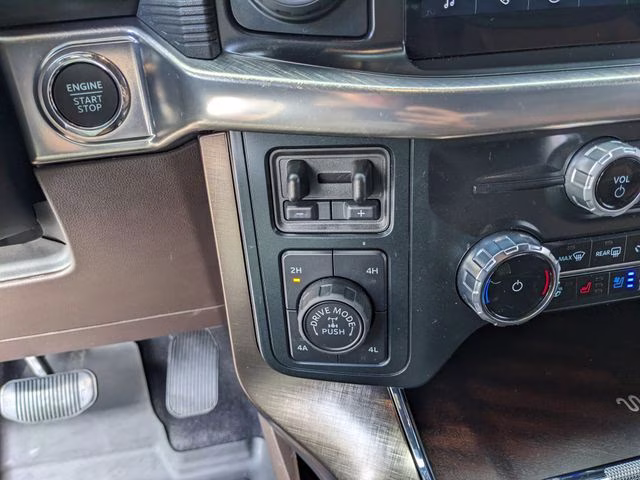 2025 Star White Metallic Tri-Coat Ford F-150 King Ranch 4X4 Truck