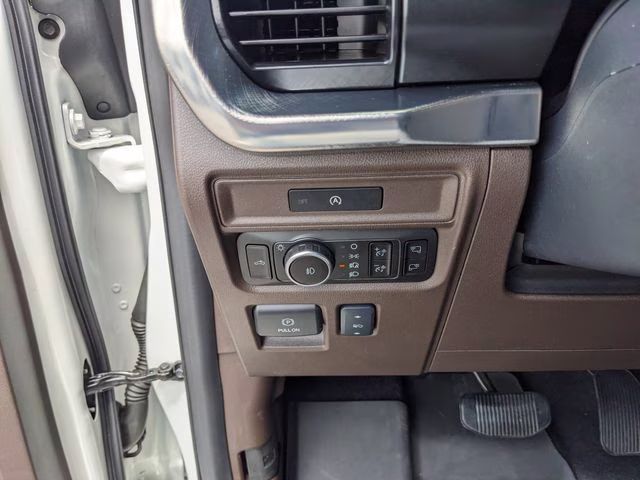 2025 Star White Metallic Tri-Coat Ford F-150 King Ranch 4X4 Truck