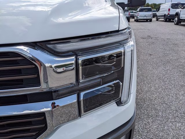 2025 Star White Metallic Tri-Coat Ford F-150 King Ranch 4X4 Truck
