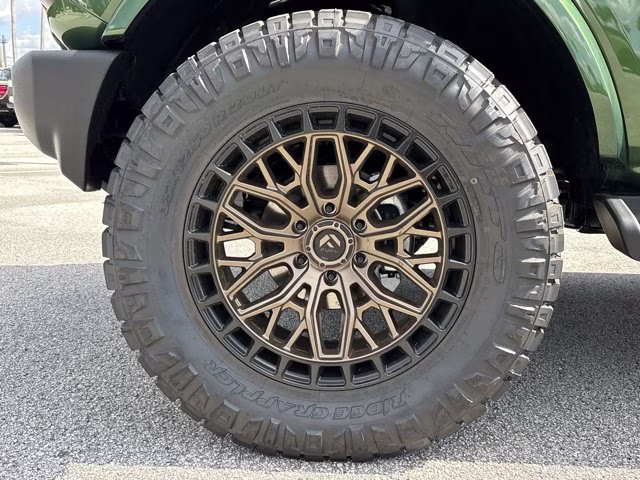 2025 Eruption Green Metallic Ford Bronco Outer Banks 4X4 Convertible