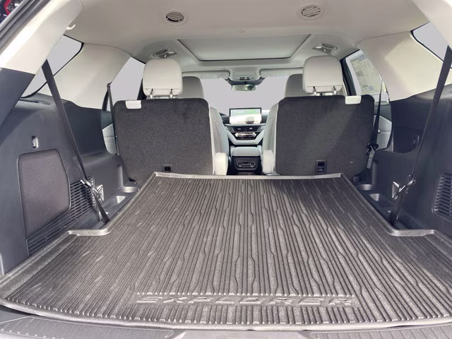 2026 Rapid Red Metallic Tinted Clearcoat Ford Explorer Platinum 4X4 SUV