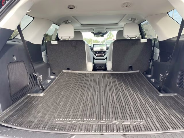 2026 Rapid Red Metallic Tinted Clearcoat Ford Explorer Platinum 4X4 SUV