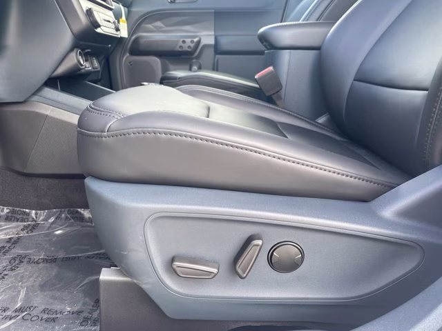 2026 Oxford White Ford Maverick LARIAT AWD Truck